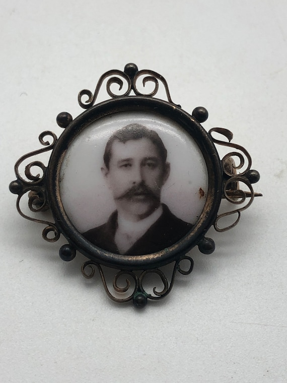 Antique Victorian Mourning Portrait Brooch 9K Yell