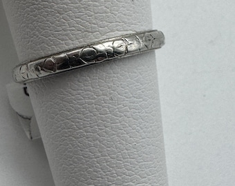 Antique Art Deco 18k White Gold Etched Band