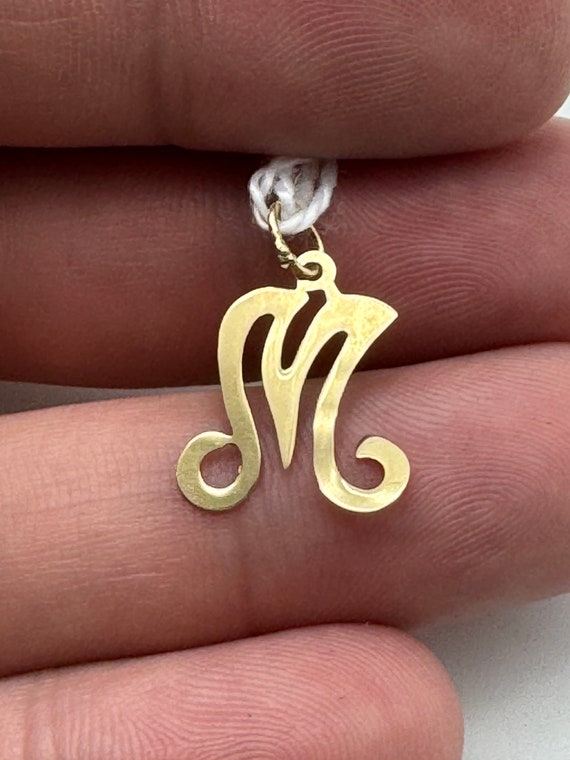 Vintage 14k Yellow Gold letter M charm pendnat - image 1