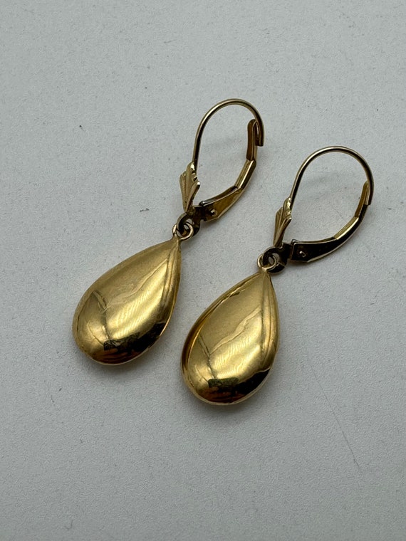 14K Yellow Gold Tear Drop Leavers earrings