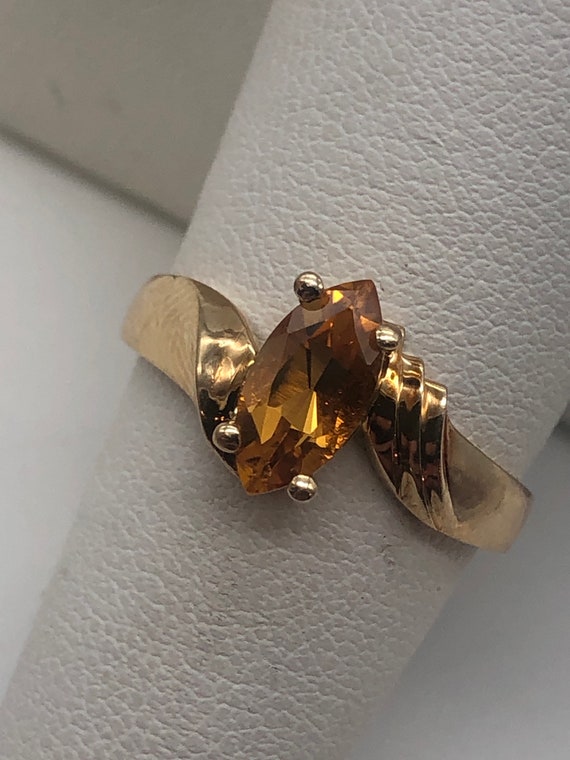 Vintage 10 karat gold citrine ring.