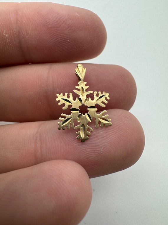Vintage 14k Yellow Gold Snowflake Pendant Charm
