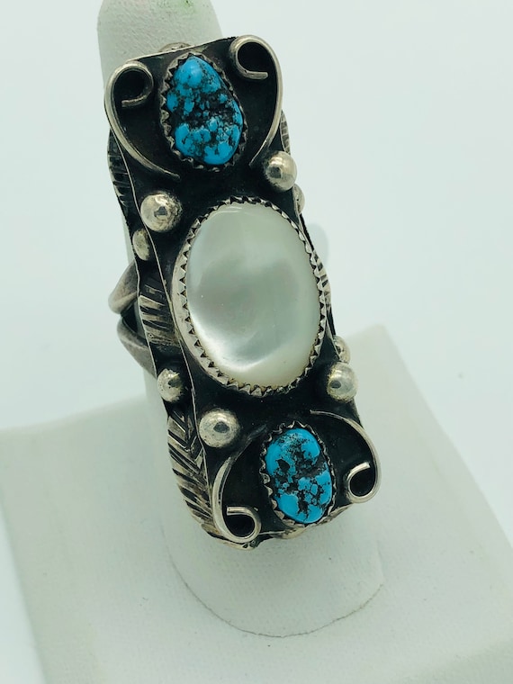 Magnificent Vintage Native American Navajo Turquoise & Mother Of Pearl Sterling Silver Ring Magnificent Vintage Native American Navajo Turquoise & Mother Of Pearl Sterling Silver Ring
