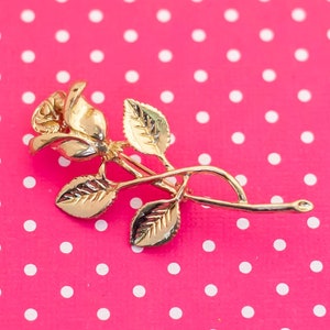 Vintage Art Nouveau Lovely Rose Gold Tone Brooch - P13
