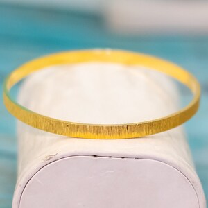 7 inch, Vintage Gold Tone Minimalist Bangle - P27