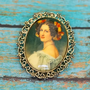 Vintage Beautiful Lady Cameo Classic Round Oval Brooch - P27