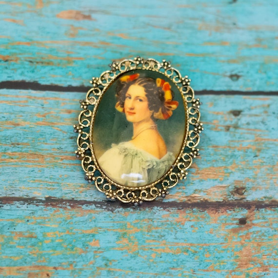 Vintage Beautiful Lady Cameo Classic Round Oval Br