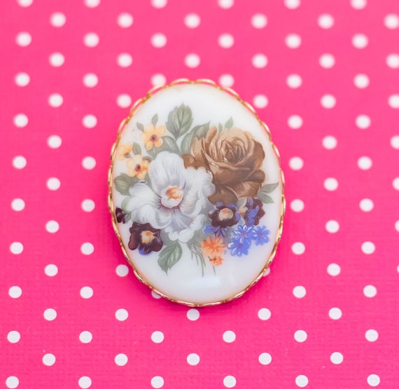 Vintage Oval Lovely Floral Painting Brooch - P4 - image 1