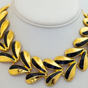 18 inch, Vintage Art Nouveau Elven Leaves Gold Tone Necklace - P29