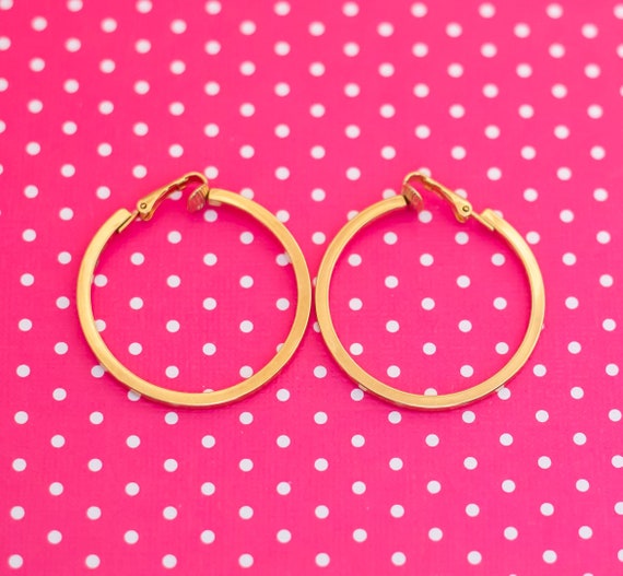 Vintage Simple Gold Tone Ring Hoop Earrings by Av… - image 1