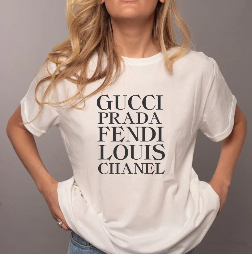 Luxury Fashion White T-shirt Chic and Trendy Graphic Tee 