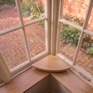 Hardwood Corner Stand: Kitchen & Bathroom Decor Riser