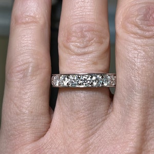 Zertifizierter 5 mm Channel Set Moissanite Voll Eternity Ring