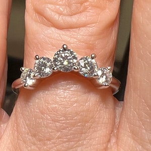Curved 5 Stone Round Brilliant Cut Gradient Moissanite Half Eternity Band
