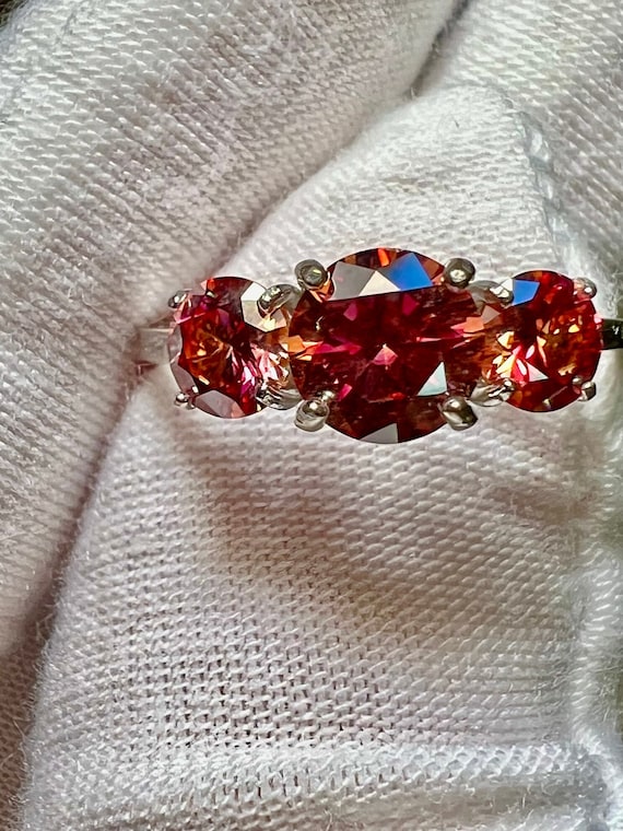 Fancy vivid red diamond clearance