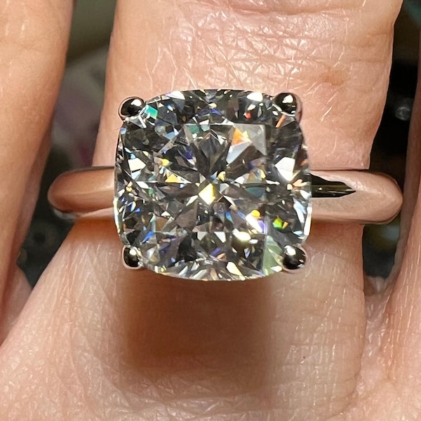 Certified Cushion Cut Moissanite Solitaire Engagement Ring (1-6CT) – D Color VVS1 Diamond Alternative