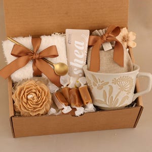 Regalos personalizados para ella, caja de regalo para mujeres, regalos de cumpleaños para mejores amigas, caja de autocuidado, paquete de regalo para demostrar cariño, caja de regalo de agradecimiento BrownFlowerCandle S