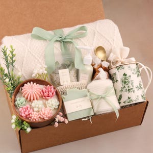Mothers Day Gift Basket, Mothers Day Gift Box, Mothers Day Gift From Daughter, Mothers Day Gift For Grandma, Mothers Day Gift Ideas For Mom Pink SucculentCandle
