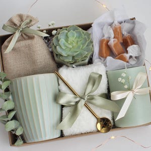 Get Well Soon Blanket Gift Box For Women and Men, Care Package For Her or Him, Thinking Of You, Sympathy, Surgery Recovery, Tea Basket GreenCandle Succ