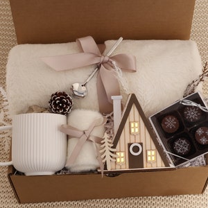 Caja de regalo navideña, canasta de regalo de Navidad, regalo hygge, envío de un abrazo, caja de regalo para mujer, paquete de cuidado para ella, regalo de agradecimiento, idea de caja de regalo NordicHouse Truffles