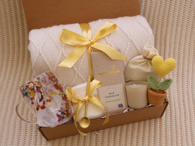 Mother's day gift from daughter, Mothers Day Gift Box, Mothers day gift for Grandma, Mothers Day Spa Gift, Mom Yellow Heart