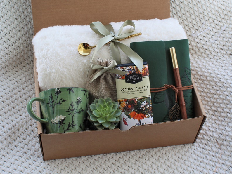 Coffret d'anniversaire, cadeau d'anniversaire pour soeur, panier-cadeau d'anniversaire, coffret joyeux anniversaire, cadeau d'anniversaire pour femme, anniversaire de meilleure amie GreenFlowerMugBlanke