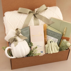 Hygge Fall Gift Box, Boo Basket, Spooky Season Gift, Cozy Fall Gift Set, Harvest Gift, Pumpkin Spice, Halloween Gifts Sage Ghost Candle