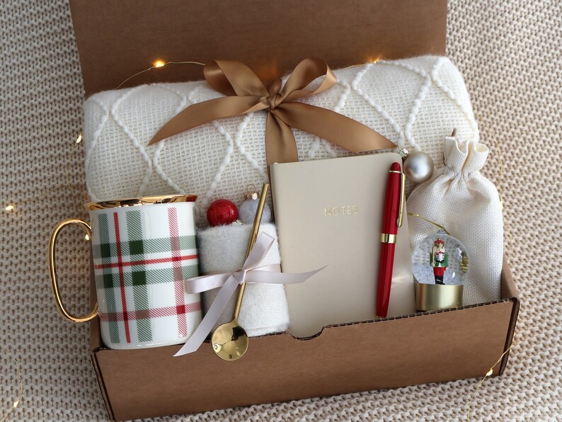 Caja de regalo navideña, canasta de regalo de Navidad, regalo hygge, envío de un abrazo, caja de regalo para mujer, paquete de cuidado para ella, regalo de agradecimiento, idea de caja de regalo FancyPlaidMug