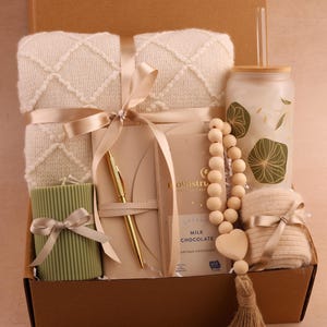 Cozy Hygge Gift Box, Self Care Gift Box, Fall Gift Box, Holiday Gifts, Gift Set For Her Mom, Miss You, Sending A Hug, Gift For Colleagues Green Ribbed Candle