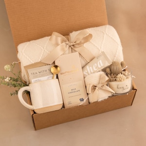 Gift Box Hygge with Blanket, Sending a hug, Thinking of you, Sympathy gift, Bereavement gift, Encouragement gift, Sympathy gift basket HugCandleBeigeTheme