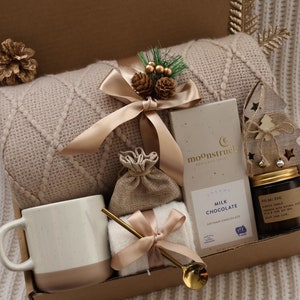 Caja de regalo navideña, canasta de regalo de Navidad, regalo hygge, envío de un abrazo, caja de regalo para mujer, paquete de cuidado para ella, regalo de agradecimiento, idea de caja de regalo Boho Beige Xmas