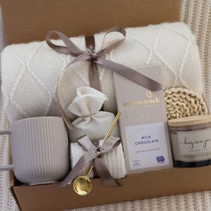 Gift Box Hygge with Blanket, Sending a hug, Thinking of you, Sympathy gift, Bereavement gift, Encouragement gift, Sympathy gift basket