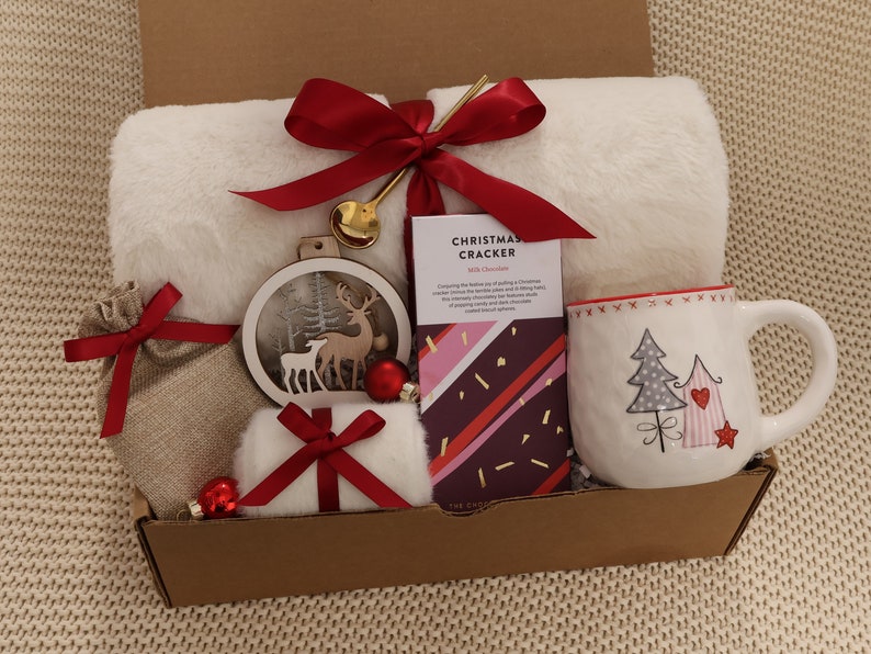 Caja de regalo navideña, canasta de regalo de Navidad, regalo hygge, envío de un abrazo, caja de regalo para mujer, paquete de cuidado para ella, regalo de agradecimiento, idea de caja de regalo XmasCracker Blanket