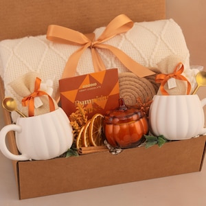 Hygge Fall Gift Box, Boo Basket, Spooky Season Gift, Cozy Fall Gift Set, Harvest Gift, Pumpkin Spice, Halloween Gifts Dual Pumpkin Mugs