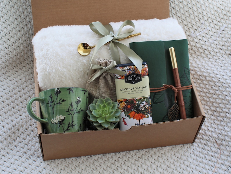 Thank you gift, thank you gift for friend, Hygge Gift Box with Blanket, thank you gift box, thank you gift mentor, teacher, coworker GreenFlowerMugBlanke