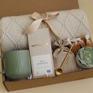 Warm gift, sending a hug, hygge gift box, recovery gift basket, get well soon, thinking of you, thank you gift, care package for her GreenRibMugBeigeChoc