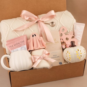 Hygge Fall Gift Box, Boo Basket, Spooky Season Gift, Cozy Fall Gift Set, Harvest Gift, Pumpkin Spice, Halloween Gifts Boo White Pink