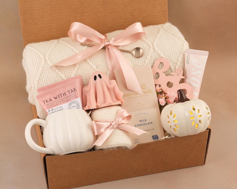 Hygge Fall Gift Box, Boo Basket, Spooky Season Gift, Cozy Fall Gift Set, Harvest Gift, Pumpkin Spice, Halloween Gifts Boo White Pink