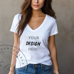 V ネック モックアップ ホワイト ギルダン 5V00L ディープ V ネック レディース T シャツ モックアップ エレガントな女の子 V ネック ジーンズとフェミニンな女の子 秋のライフスタイル シャツ モックアップ