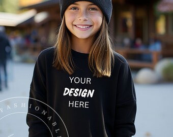 Mockup kindershirt zwart Gildan 18000B meisjessweatshirt kinderen herfst Halloween pompoen patch mockup Trick or Treat-shirt voor kinderen kinderbeanie