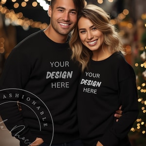 Weihnachten Gruppe Mockup Schwarz Gildan 18000 Gruppe Paar Mockup Weihnachten Urlaub Crewneck Paar Mockup Gildan Gruppe Mockup Festliche Feiertage