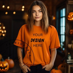 Halloween Mockup, Kürbis Thema Halloween Orange Gildan 5000 Mockup, Übergroßer Orange Gildan 5000 Mockup Übergroßer Gildan 5000 Orange Mockup