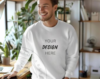 Arctic White AWDIS JH030 Crew Neck Mockup Męski styl życia Praca Dom Biuro AWDIS JH030 Bawełniany męski model Bluza Męski męski sweter Mockup