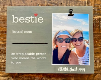 Best Friends Sign "Bestie" with a photo clip for a pic of your bestie, includes an established date and the definition of a bestie!