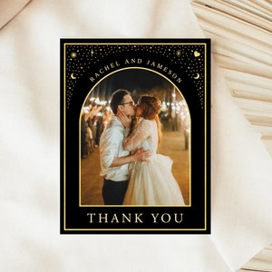 Mond und Sterne Bogen Hochzeit Dankeschön Kartenvorlage, schwarzer Hintergrund mit Foto Mystisch Celestial, Boho, Goldfolie Digital, 4,25 x 5,5