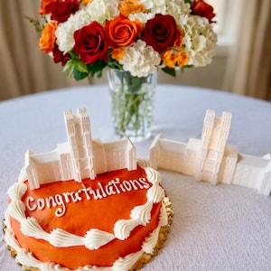 Topper na tort Virginia Tech Burruss Hall, wydruk 3D – dekoracja na przyjęcie z okazji ukończenia szkoły w stanie Vermont, dekoracja Hokie