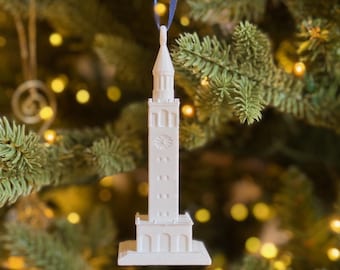 UNC-kerstornament van de klokkentoren: vakantieaandenken teer, 3D-geprint universiteitsornament