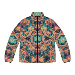 Peut inclure: Veste zippée avec un motif géométrique vibrant en turquoise, orange et or. La veste a un col montant et une fermeture éclair noire. Le design est symétrique, avec des formes et des lignes répétitives créant une texture visuelle complexe.