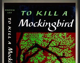 Könnte beinhalten: Ein gerahmter Druck des Bucheinbands für "To Kill a Mockingbird" von Harper Lee. Der Einband zeigt einen roten Hintergrund mit einem grünen Baum und den Titel in weißen Buchstaben.