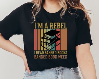 Ich bin mit dem verbotenen lustigen Bücherwurm T-Shirt, Lesebücher Kleidung, Buchliebhaber Kleidung, Bibliothekar Geschenk, Verbotene Buchwoche T-Shirt
